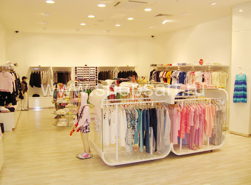 Фотографии сделанные после открытия детского магазина. 4