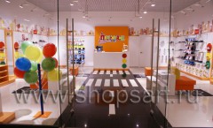 Фотографии детского магазина обуви “Пешеходик” на основе коллекции “Карамель” в ТЦ “Рига Молл”