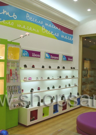 Фотографии открытого детского магазина обуви “Весело шагать” в г. Санкт-Петербург на основе коллекции “КАРАМЕЛЬ”
