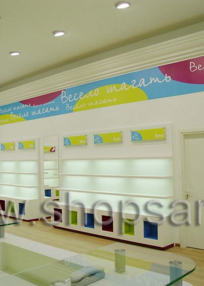 Фотографии открытого детского магазина обуви “Весело шагать” в г. Санкт-Петербург на основе коллекции “КАРАМЕЛЬ”