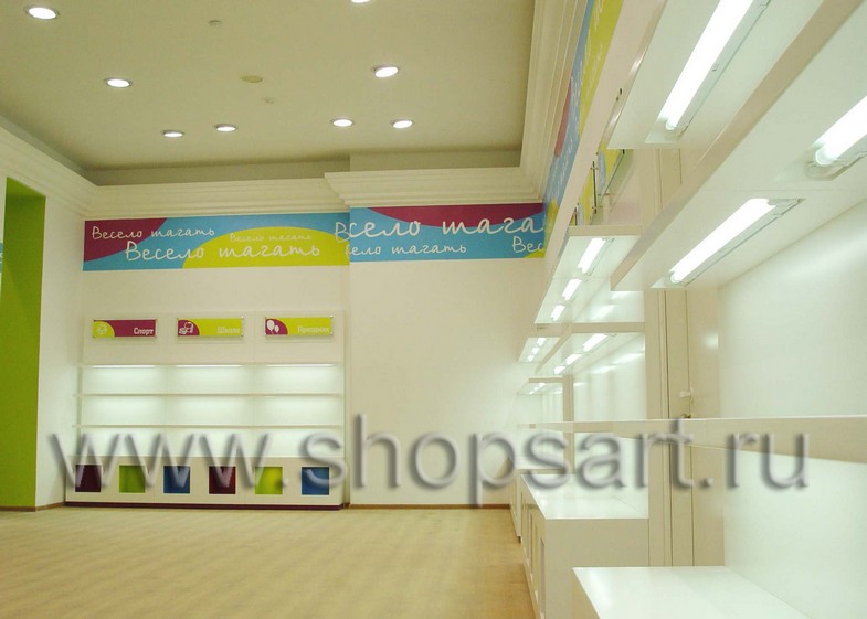 Фотографии открытого детского магазина обуви “Весело шагать” в г. Санкт-Петербург на основе коллекции “КАРАМЕЛЬ”