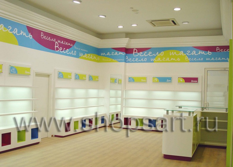 Фотографии открытого детского магазина обуви “Весело шагать” в г. Санкт-Петербург на основе коллекции “КАРАМЕЛЬ”