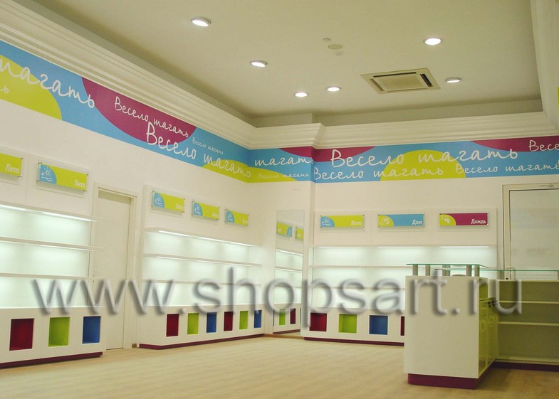 Фотографии открытого детского магазина обуви “Весело шагать” в г. Санкт-Петербург на основе коллекции “КАРАМЕЛЬ”