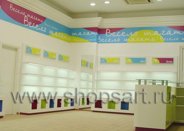 Фотографии открытого детского магазина обуви “Весело шагать” в г. Санкт-Петербург на основе коллекции “КАРАМЕЛЬ”