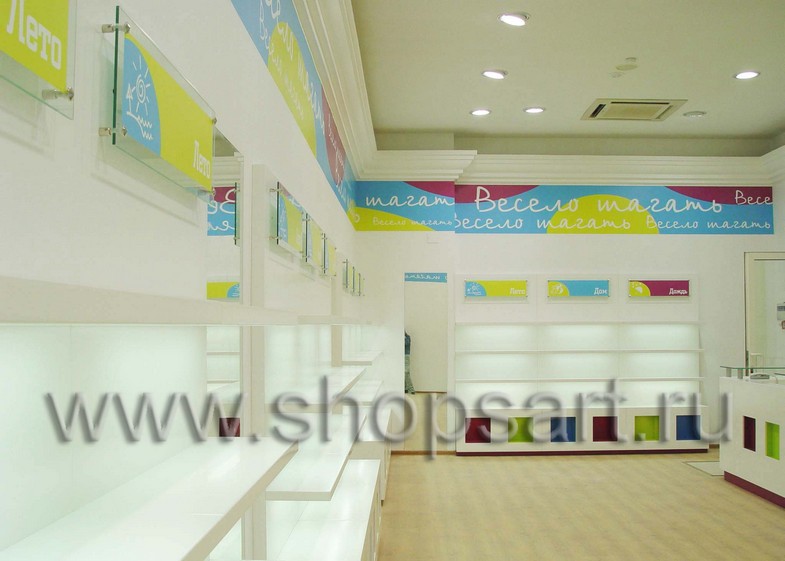 Фотографии открытого детского магазина обуви “Весело шагать” в г. Санкт-Петербург на основе коллекции “КАРАМЕЛЬ”