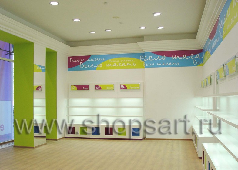 Фотографии открытого детского магазина обуви “Весело шагать” в г. Санкт-Петербург на основе коллекции “КАРАМЕЛЬ”