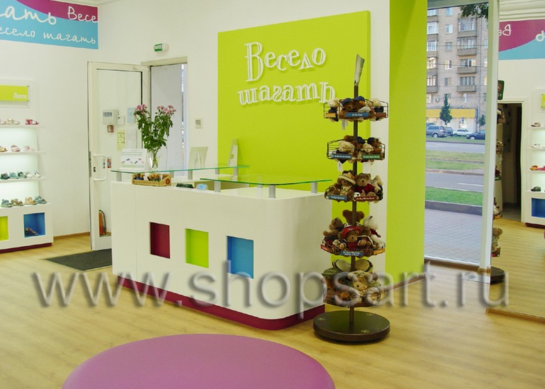 Фотографии открытого детского магазина обуви “Весело шагать” в г. Санкт-Петербург на основе коллекции “КАРАМЕЛЬ”