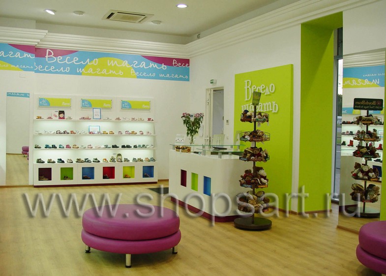 Фотографии открытого детского магазина обуви “Весело шагать” в г. Санкт-Петербург на основе коллекции “КАРАМЕЛЬ”