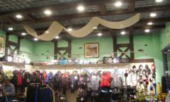 Торговое оборудование ОХОТА И РЫБАЛКА одежда для рыбалки Рыбомания Фото 01