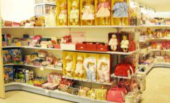 Торговое оборудование отдела игрушек детского магазина Винни ТЦ Юнимолл ЦВЕТНЫЕ МЕТАЛЛИЧЕСКИЕ СТЕЛЛАЖИ Фото 15