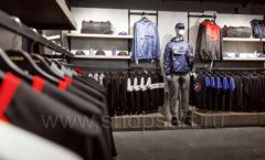 Торговое оборудование бутика спортивной одежды PUTIN TEAM коллекция ЛОФТ Фото 04